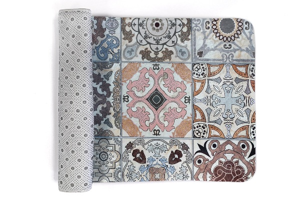 Tapis Carreaux à motifs floraux et géométriques