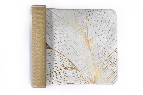 Tapis Lignes ondulées dorées sur fond blanc
