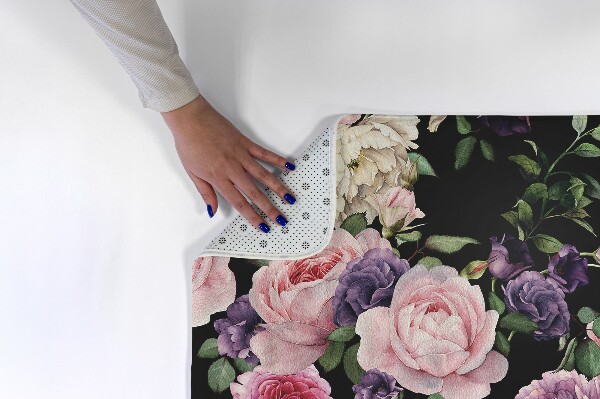 Tapis Fleurs sur fond noir