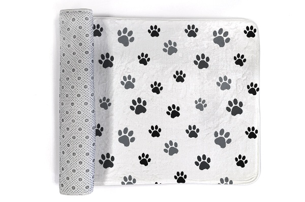 Tapis Empreintes de pattes sur fond blanc