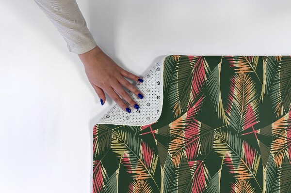 Tapis Feuilles de palmier colorées sur fond sombre