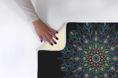 Tapis Mandala coloré sur fond noir