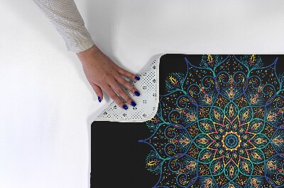 Tapis Mandala coloré sur fond noir