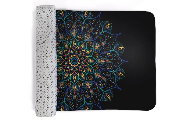 Tapis Mandala coloré sur fond noir