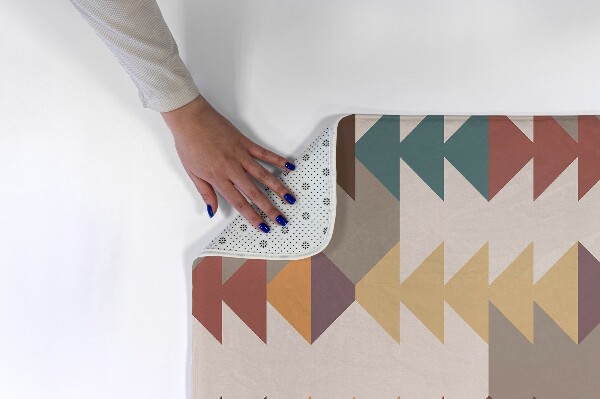 Tapis Zigzags et triangles colorés
