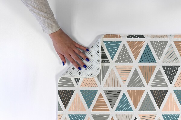Tapis Triangles dans un motif géométrique