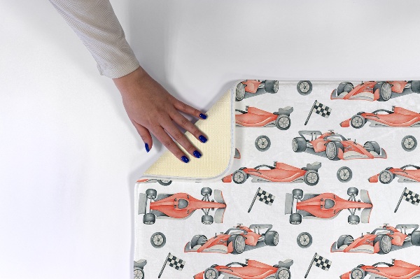 Tapis Voitures de course rouges avec drapeaux