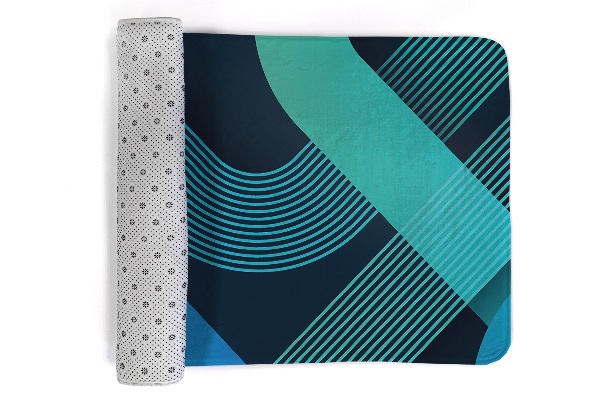 Tapis Motif marbré avec des lignes ondulées.