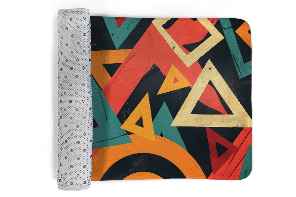 Petit tapis Triangles et formes géométriques colorés