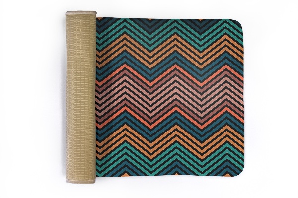 Petit tapis Zigzag avec bandes colorées