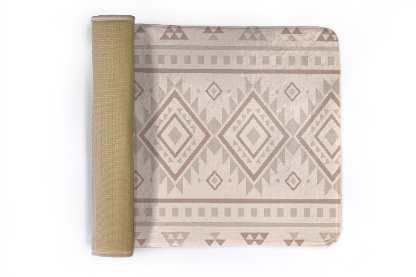 Petit tapis Motif géométrique composé de losanges et de triangles