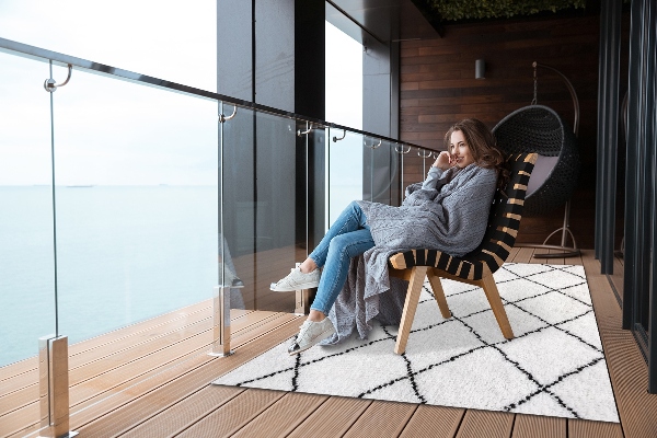 Tapis terrasse Modèle de lignes noires