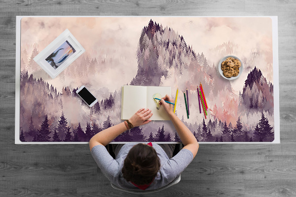 Tapis de bureau Montagne dans la forêt