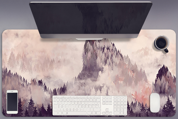 Tapis de bureau Montagne dans la forêt