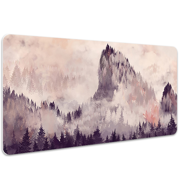Tapis de bureau Montagne dans la forêt