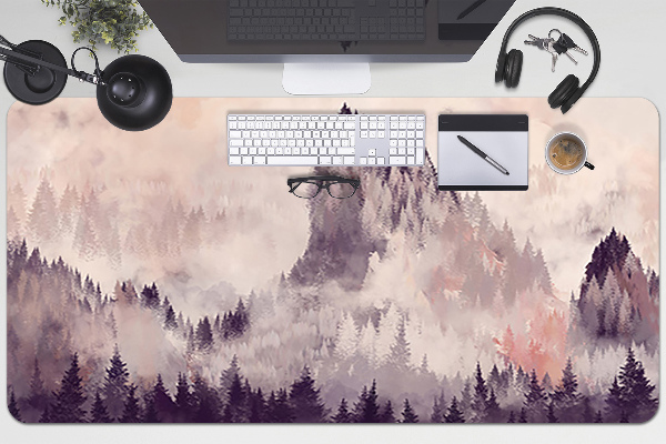 Tapis de bureau Montagne dans la forêt