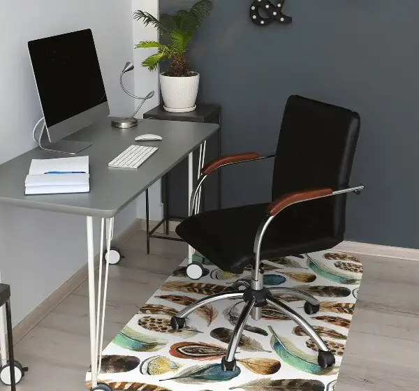 Tapis pour chaise de bureau Plumes aquarelles