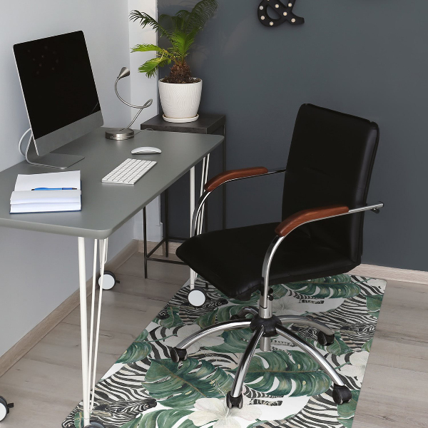 Tapis protège sol Zèbre dans les feuilles