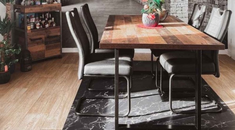 Tapis sous la table de la salle à manger - comment le choisir ?