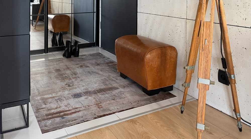 Agrandissement optique du hall - nous choisissons un couloir pour les pièces étroites et sombres